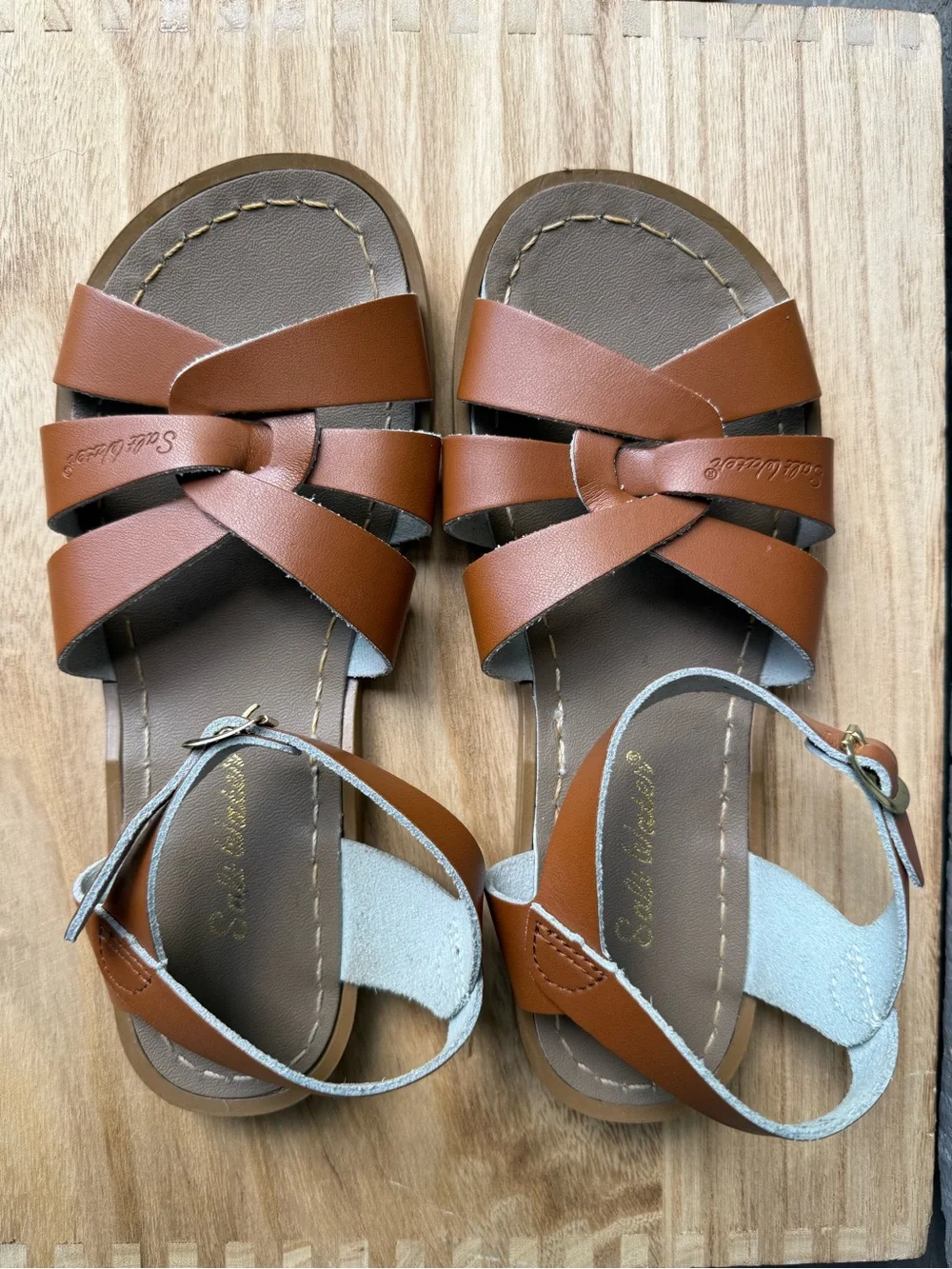 Saltwater Sandals Brown kids size 5